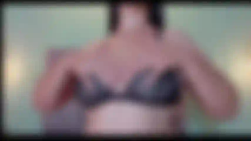 De beaux seins avec de l'huile.