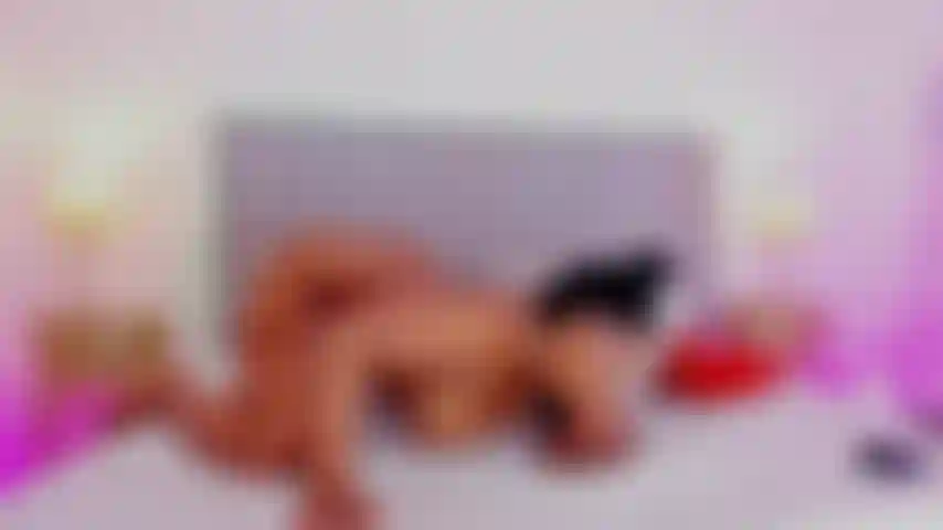 Mouille ta bite avec ma bouche et ensuite je te chevauche !!