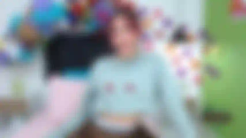 J'aime ta bite et tu sais que j'aime la mettre dans ma bouche jusqu'au fond, écoute-moi pendant que j'avale tout, pour te faire jouir dans ma bouche.