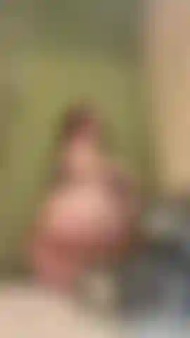Mon sexe anal à la maison avec une grosse bite noire. Je suis habillée en étudiante avec des couettes.