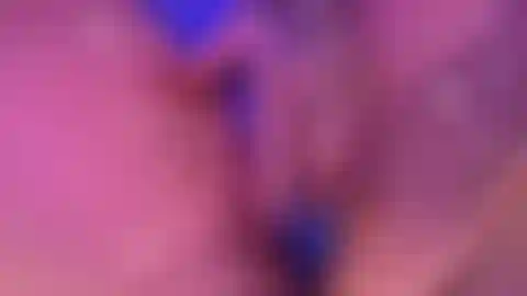 Mon plug anal m'a rendu tellement mouillé !!