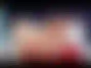 Baise la chatte avec un gode et un plug anal dans le cul, gicle avec un gros gode à l'intérieur.