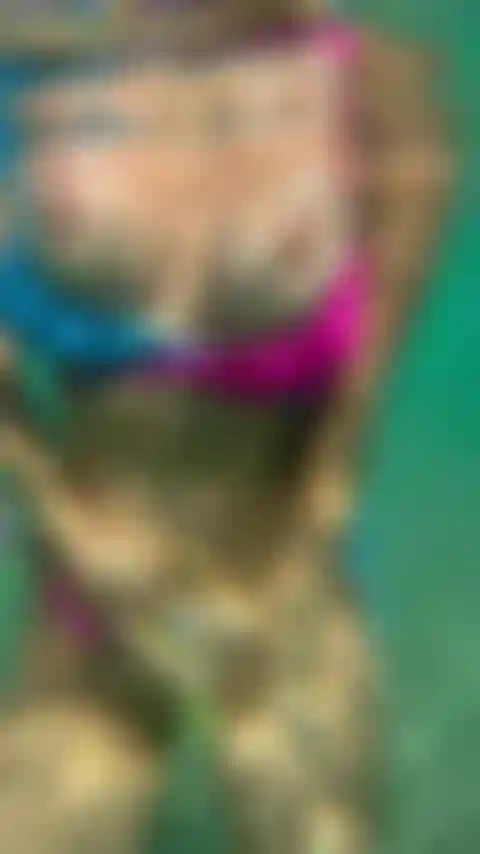 Un peu de chatte en nageant.