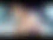 Chevauche un gode inversé et baise en levrette.