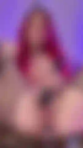 Je jouis fort avec la machine à baiser.