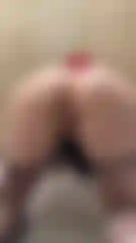 Première sodomie ! Regarde-moi pilonner mon trou du cul serré !