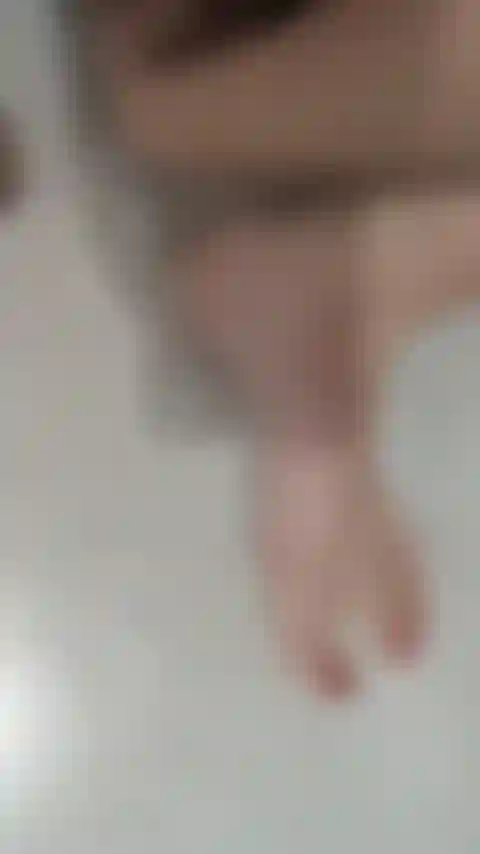 Insertion de collant dans ma chatte trempe.