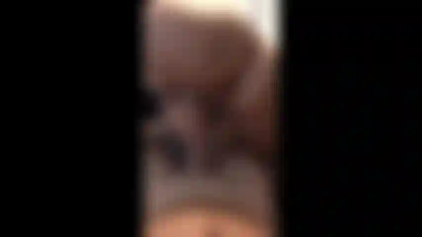 Couple baise et footjob / je le baise, le branle avec mes pieds et je fais jouir sur mes pieds. Du sperme partout hummmm.