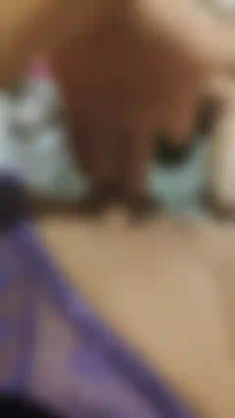 Je me doigte la chatte et me fist avec tout les doigts.