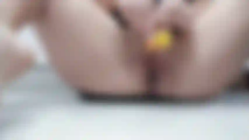 Insertion de sucette dans ma chatte tu veux en lcher une ???? Hummm masturbation sucette.