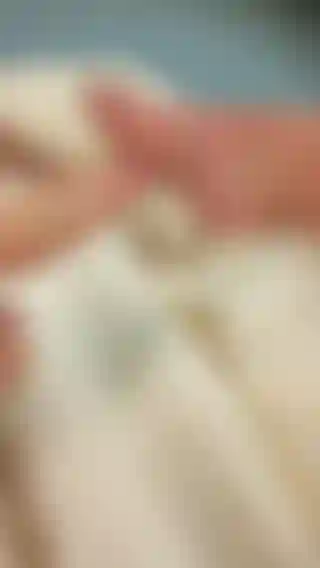 Maitresse au lit ! Au pieds loser et lche chienne.