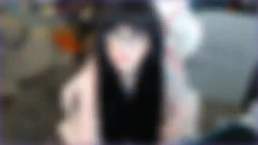 J'espionne votre joueuse locale pendant qu'elle se masturbe.