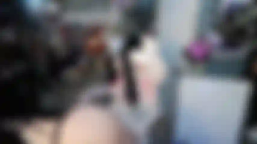 Maîtresse vous attache et vous donne un petit cbt.