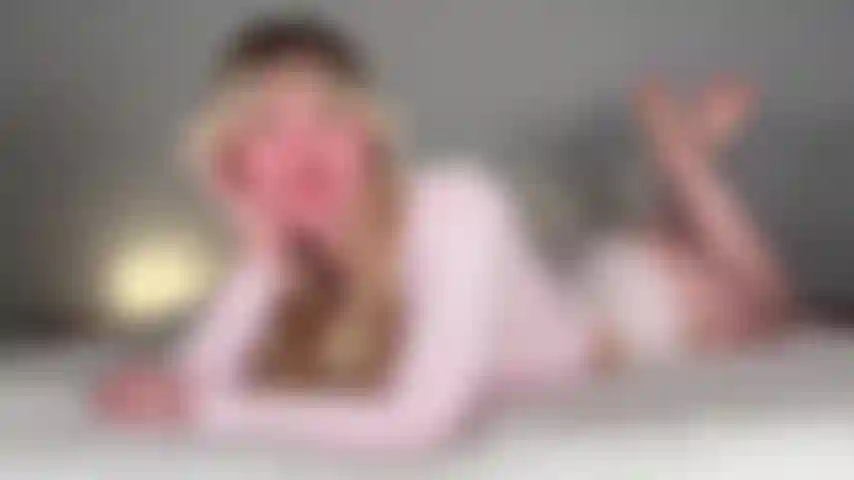 T'es un loser ! - T'es un loser total ! Tu l'as toujours été et tu le seras toujours ! Tu as passé toute ta vie adulte à baver devant des petites pestes sexy sur internet qui sont largement hors de ta portée !! Mais l'époque où tu étais un loser solitaire sans but est révolue depuis longtemps. Regarder ce clip va te transformer ~ de n'importe quel loser à mon loser à moi !! Et ça change tout !!