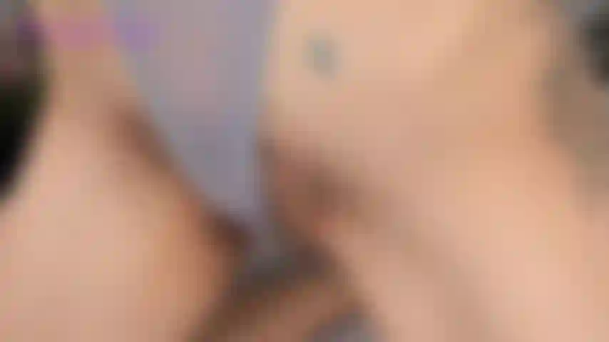 2. J'adore les trous poilus.