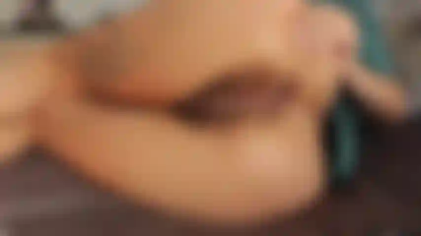 5. Hitachi orgasme par derrière.