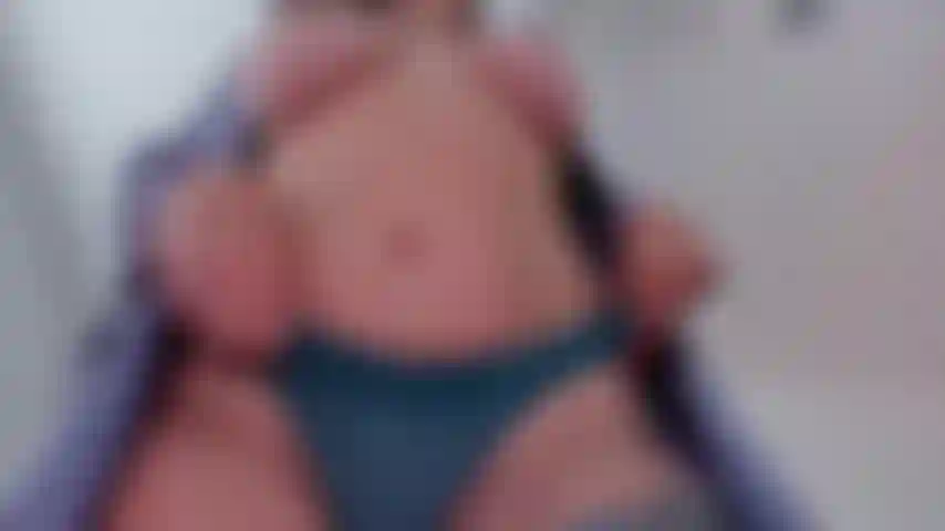 Une belle-mère qui adore le joi avec un compte à rebours de sperme (entièrement nue).