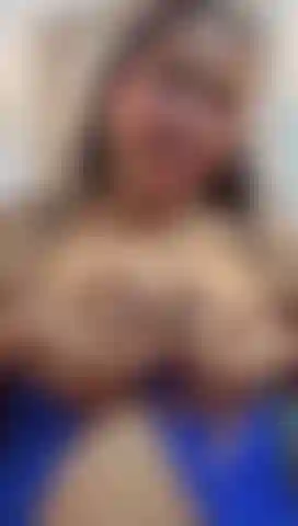 Mes seins sont si pleins que tu veux une goutte ?