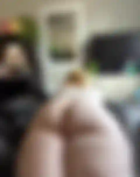 Ass twerk w / slow-mo & buttplug.