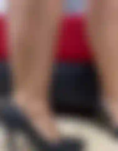 Montrer des pieds avec de l'huile.