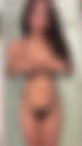 J'adore jouer avec mes doigts sous la douche comme une pute.