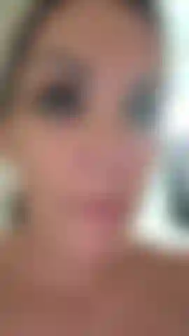 Je me touche dans les escaliers de l immeuble