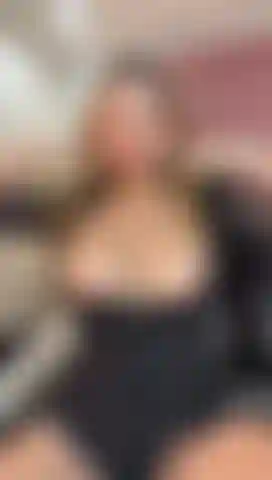 Chaque frottement est un feu que je veux alimenter à chaque gémissement.