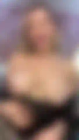 Mes seins coquins sur de la crème.