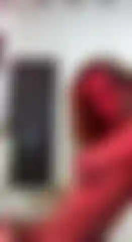 Je joue avec un gode dans le cul et du sperme.