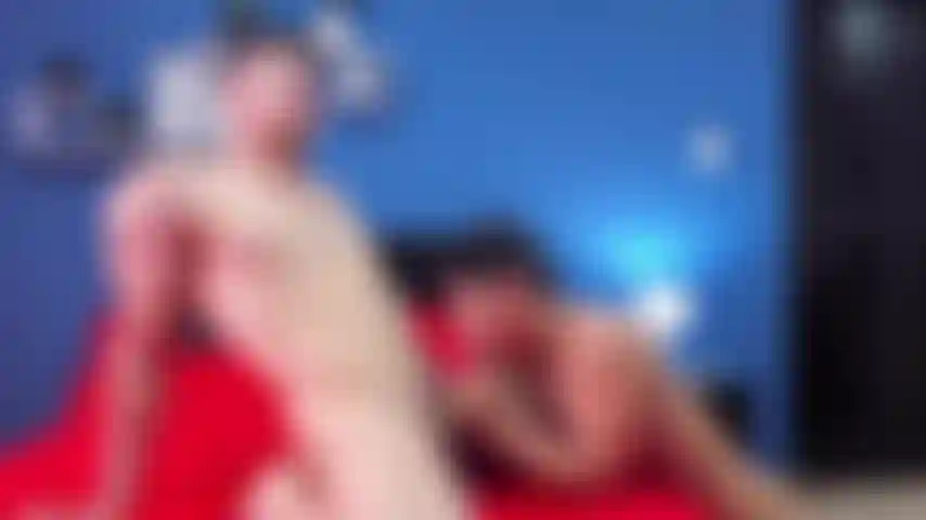 Énorme sperme dans la bouche.