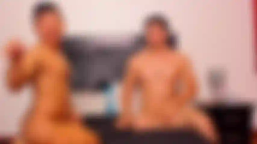 Marcello suce la bite de felipe très profondément et felipe le baise en levrette, marcello chevauche sa bite jusqu'à ce que felipe jouisse d'une grosse charge dans son cul et sa bouche.