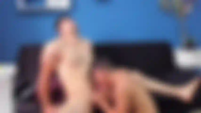 Gros sperme au visage.