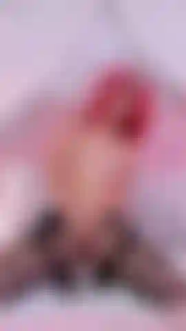 Regarde-moi glisser mes doigts dans ma chatte serrée et bien mouillée.