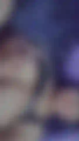 Je masse mes gros seins.