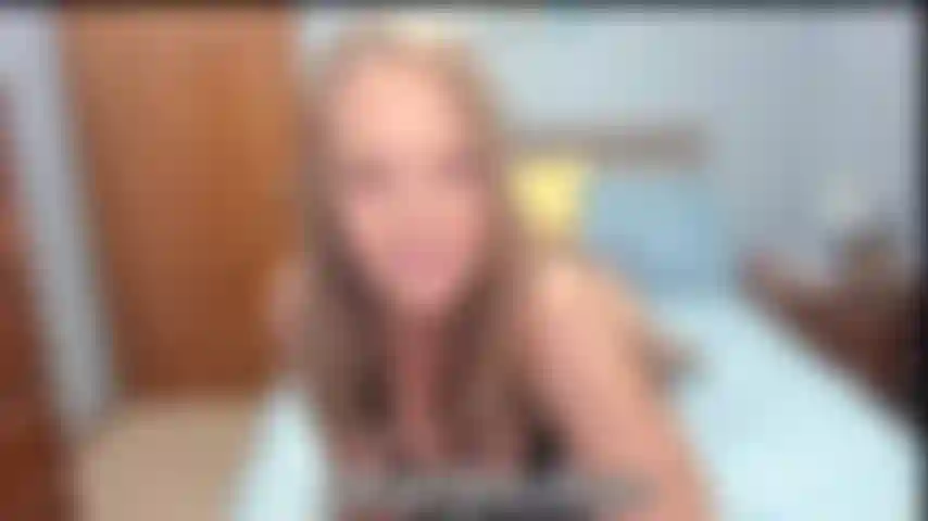 Milroleplay-tittyplay- court jeu de rôle de belle-mère exhibant des seins et parlant de vous en train de les baiser.