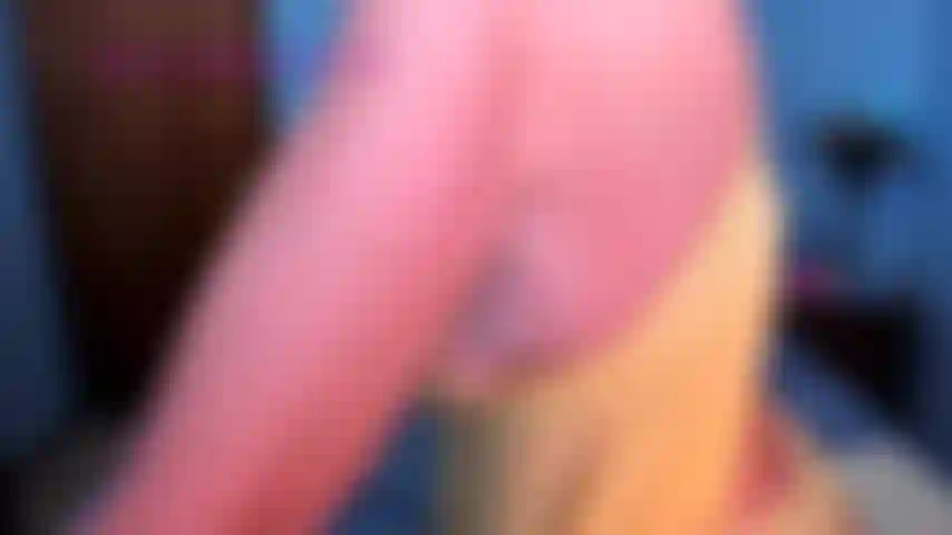 Fingeringassvibingclit - je me doigte le cul et utilise mon vibromasseur sur mon clitoris.