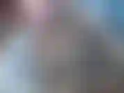 Vêtue d'une robe moulante sexy à imprimé léopard et d'un bas beige avec des talons beiges. Je te taquine avec mon cul qui sort sous la robe en prenant plusieurs poses tout en donnant du joi pour jouir sur mon cul.