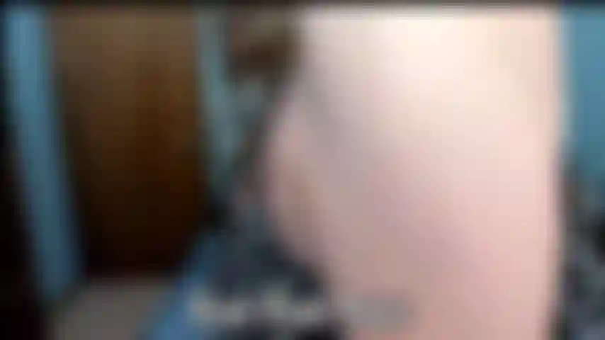 Bbw nue, conversation sale avec des jouets.