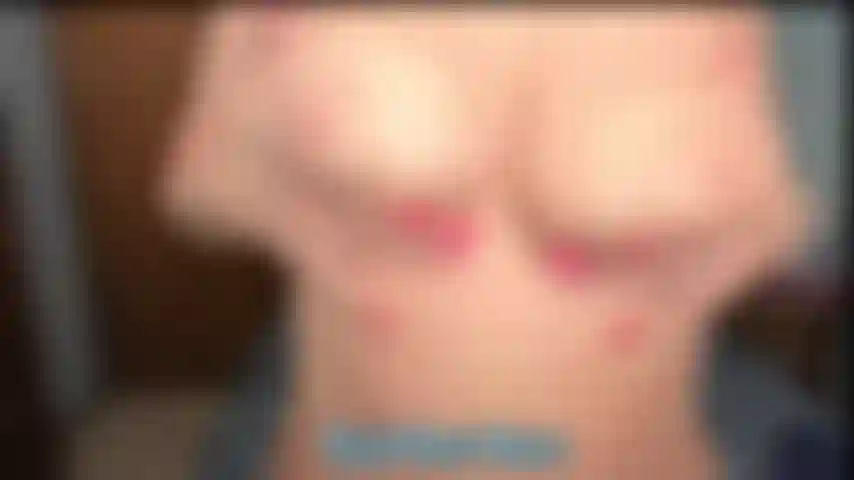 Je rebondis sur mes seins de milf et je chevauche joi - je fais rebondir mes seins de milf de près, je donne joi puis je monte un gode sur mes seins rebondissants.