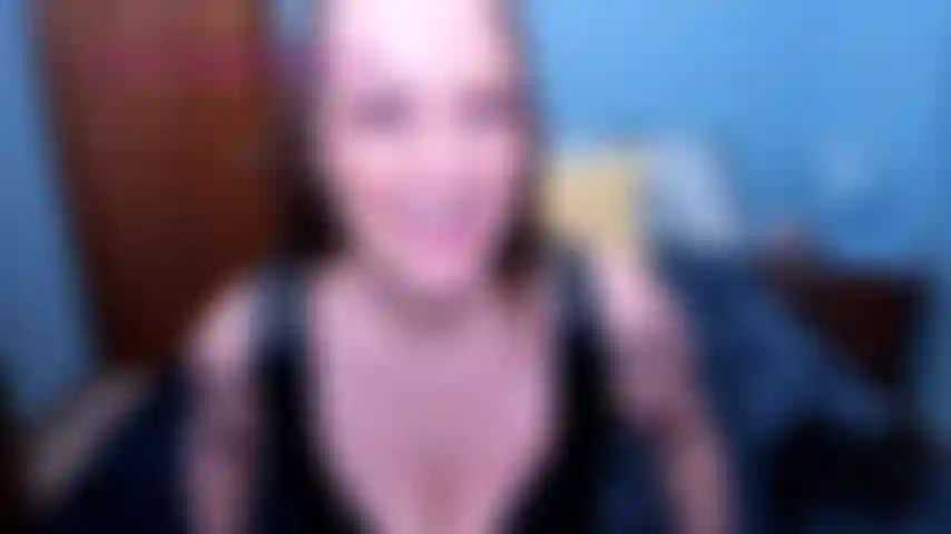 Cum onrides soles joi-barefeet tease et pov shots of me holding pieds nus en vous disant de jouir sur mes semelles ridées nues.