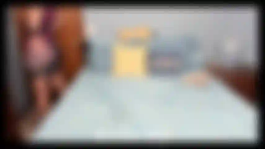 Modèle de robe sexy serrée n ° 2 - taquine avec mes gros talons à plateforme et ma lente succion sexy avec un gode.