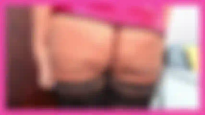 Buttflossstockingpov - regarde-moi mettre mon gros cul devant ton visage et te laisser me branler. Bas sous les fesses, fil dentaire, cellulite, cul énorme qui attend que tu exploses.