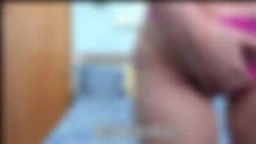 Pov toyride en gstring - regarde mon gros cul de près chevaucher un gode.