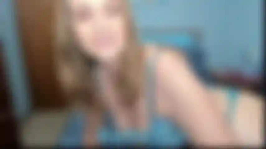 Jeu de rôle de belle-mère - vous avez un faible pour votre belle-mère et elle vous séduit et vous dit de la baiser avant que quelqu'un ne vous attrape.