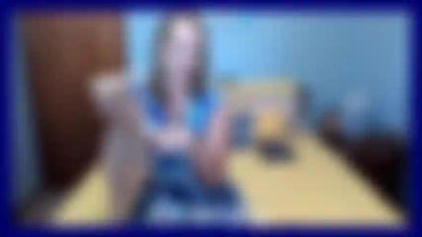 Pantyhose legs tour pipe tease - modelage de collants bronzés avec vues pov des jambes et des pieds en collants. Puis pipe sur un jouet.