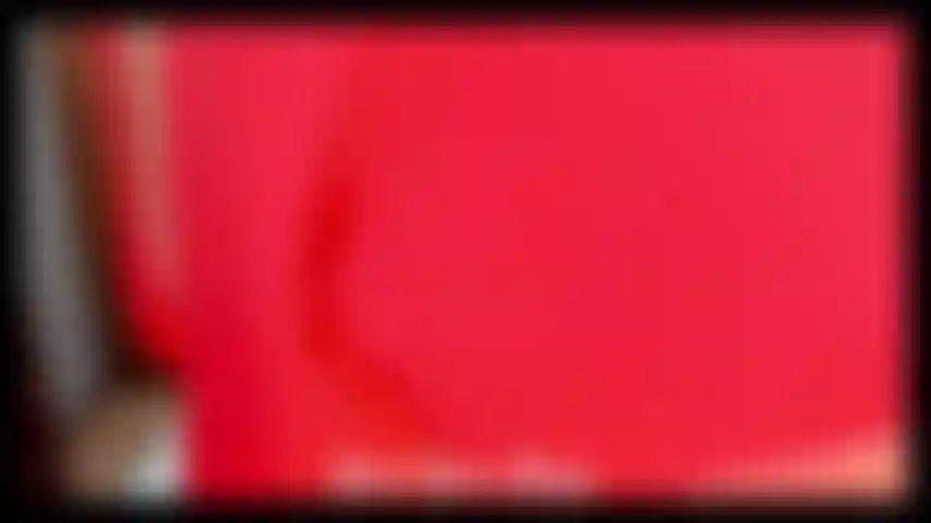 Jupe en jean sans culotte, gode bbc suce - m'exhibant en mini jupe en jean bleu sans culotte. Je te taquine lentement avec mon gros cul, mes propos grossiers et mon joi.