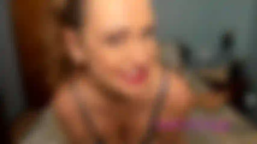 Compilation de jeux de rôle amusants. Une tante, une maman, une voisine excitée, une maman meilleure amie, un collègue petit ami découvre que je suis un modèle cam, une belle-mère. Dirty talk, joi, gros cul taquinant/secouant. Toy play.