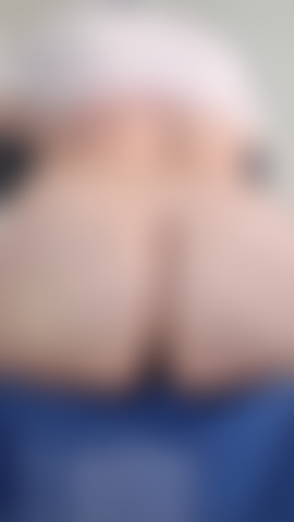 Un gros cul se frotte sur un gode et a