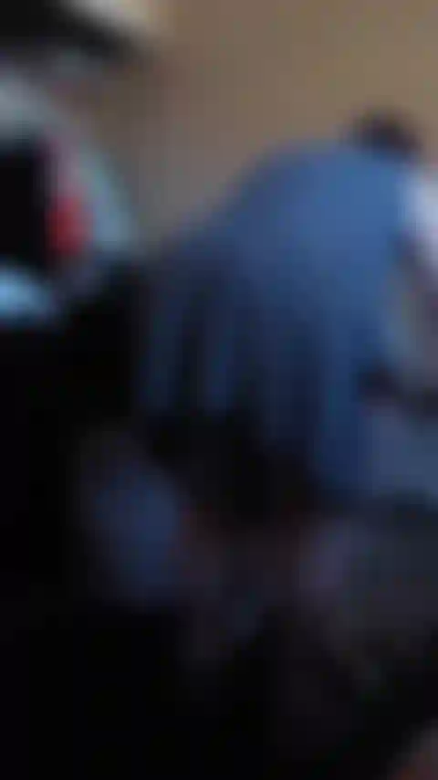 Voyons ce cul nu, ces beaux seins.