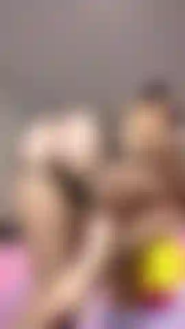 Catgirl te taquine avec son gros cul.